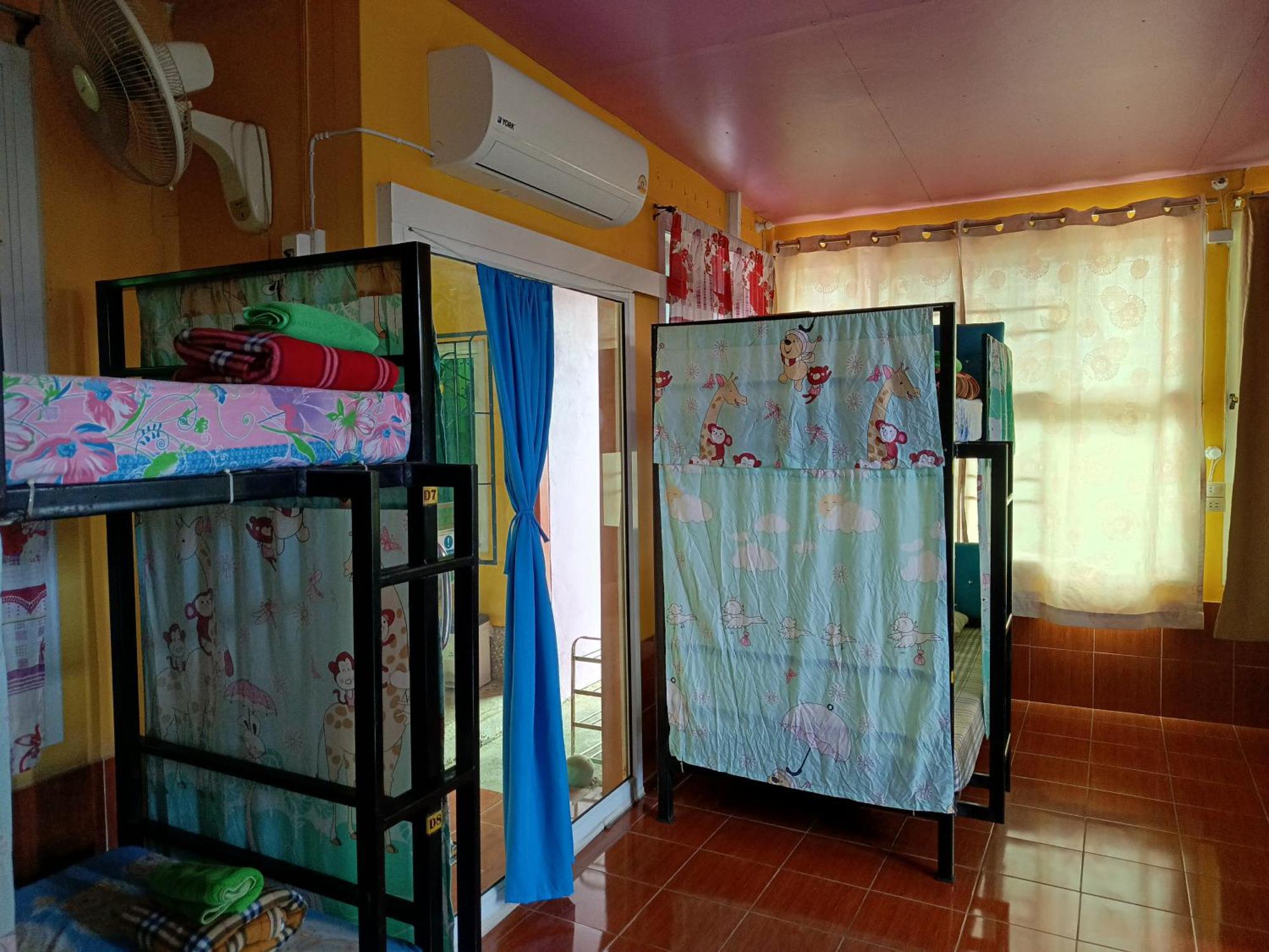 เรืองศรีศิริ เกสเฮาส์ Hotel สุโขทัย ภายนอก รูปภาพ