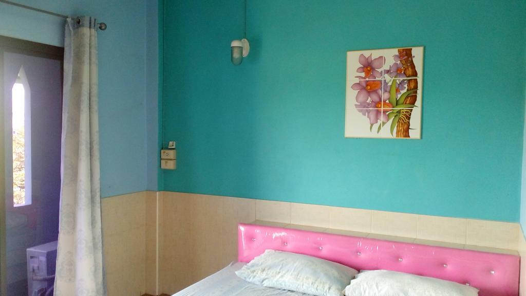 เรืองศรีศิริ เกสเฮาส์ Hotel สุโขทัย ภายนอก รูปภาพ